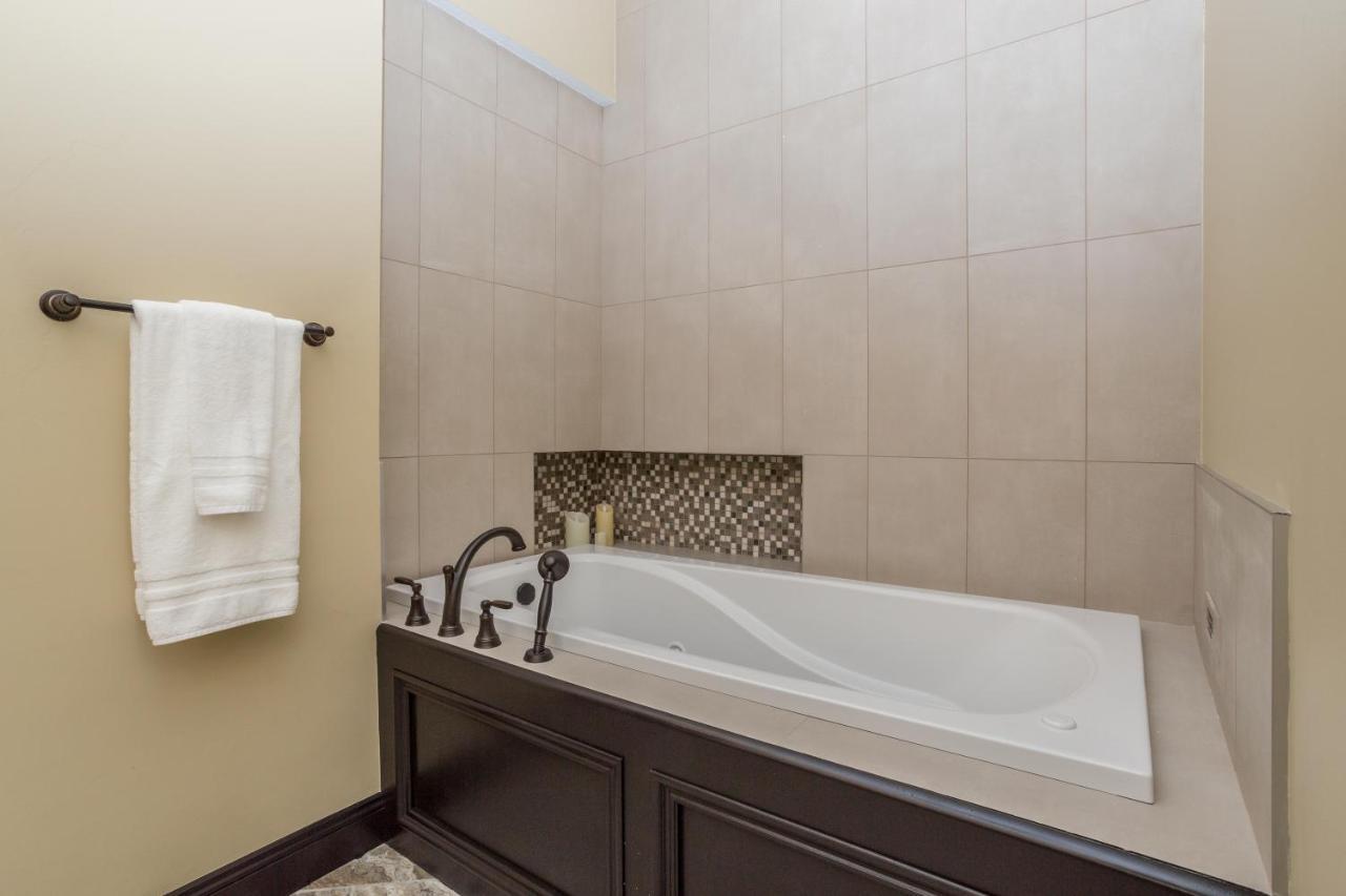 River View Lodge Le Claire Екстер'єр фото