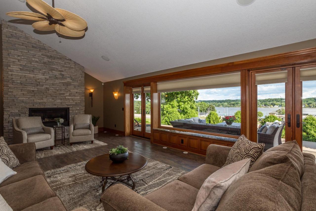 River View Lodge Le Claire Екстер'єр фото